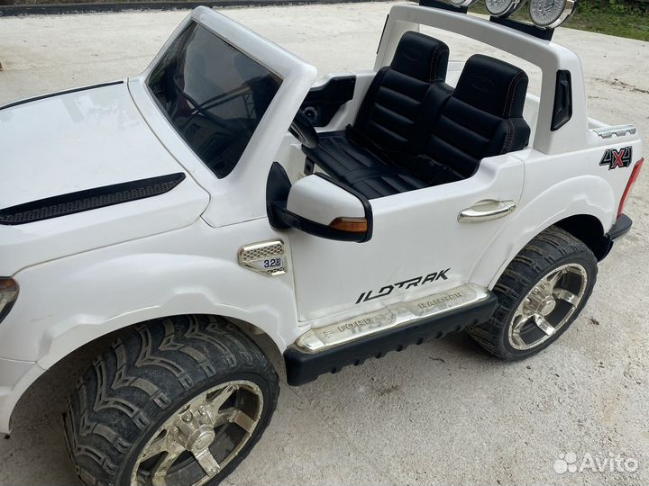 Детский электромобиль