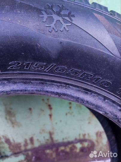 Roadstone Winguard WinSpike 215/65 R16 102T