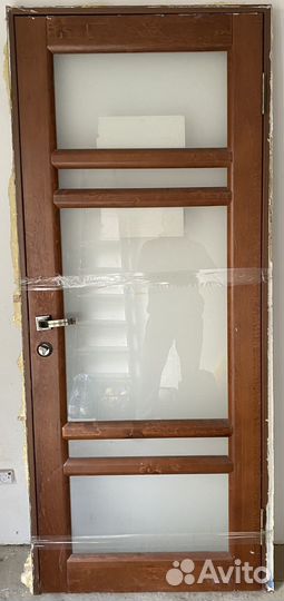 Дверь входная деревянная с коробкой