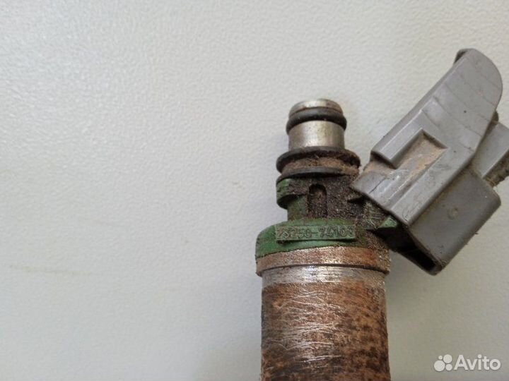 Форсунка топливная Toyota Rav4 XA10 2.0 1997