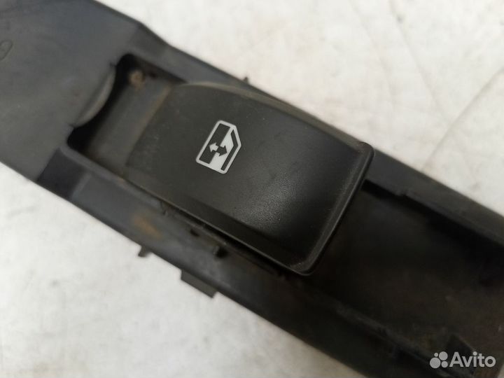 Кнопка стеклоподъемника