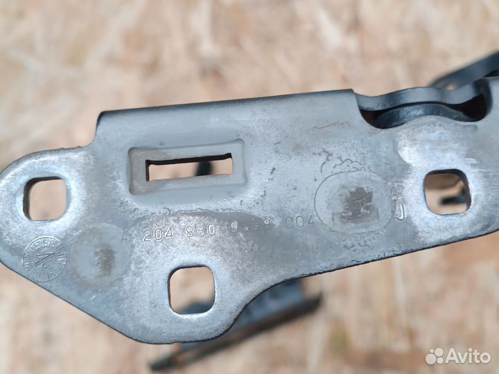 Петля капота Mercedes- Benz C-Class W204