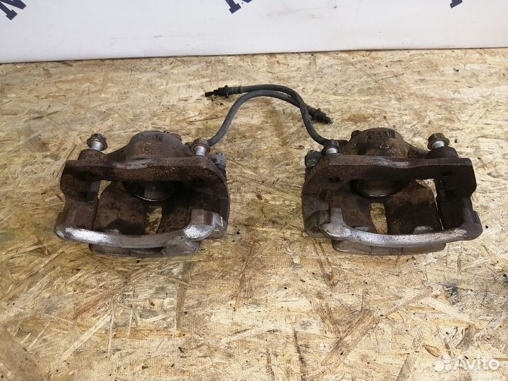 Суппорта передние пара Toyota Mark II GX105