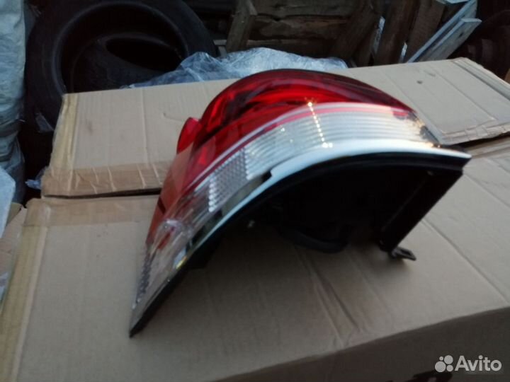 Фонарь задний левый Toyota Land Cruiser J200