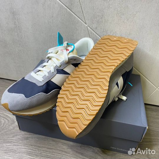 New Balance 237
