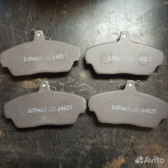 Тормозные колодки передние