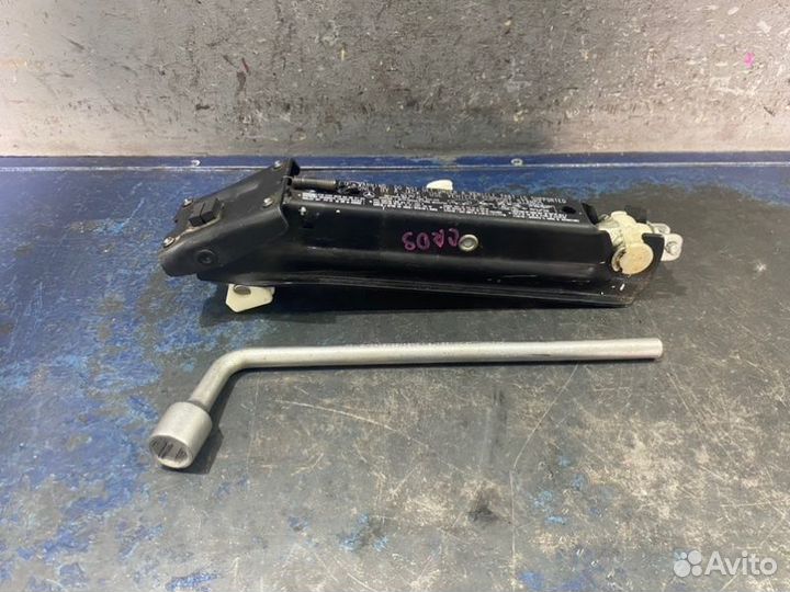 Домкрат Chrysler Crossfire