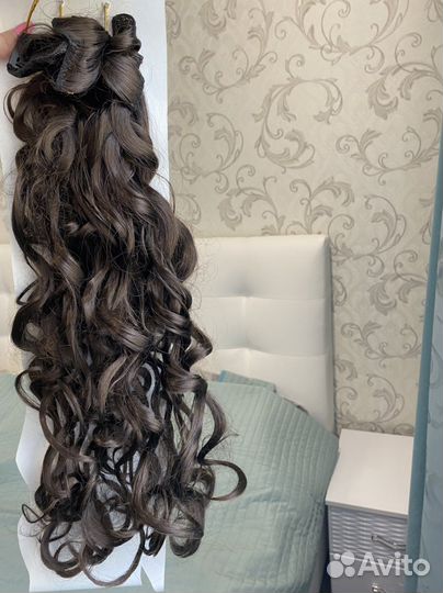 Волосы (пряди) на заколках