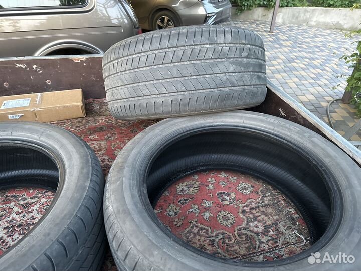 Bridgestone Alenza 001 275/4.5 R20 и 305/40 R20