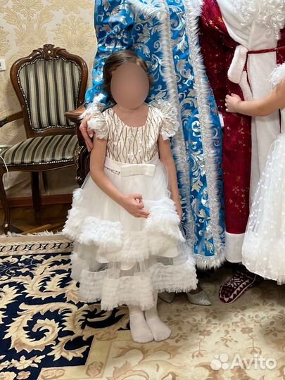 Нарядное платье для девочки5-6 лет