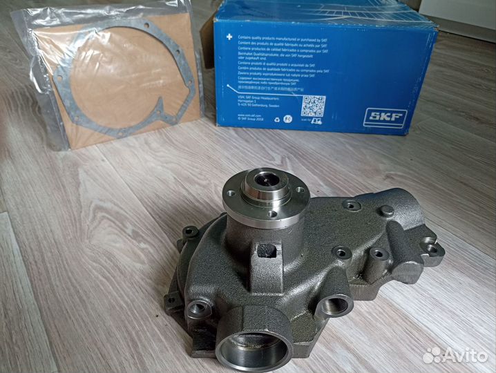 Помпа DAF 95XF XF95 1609853 (SKF)