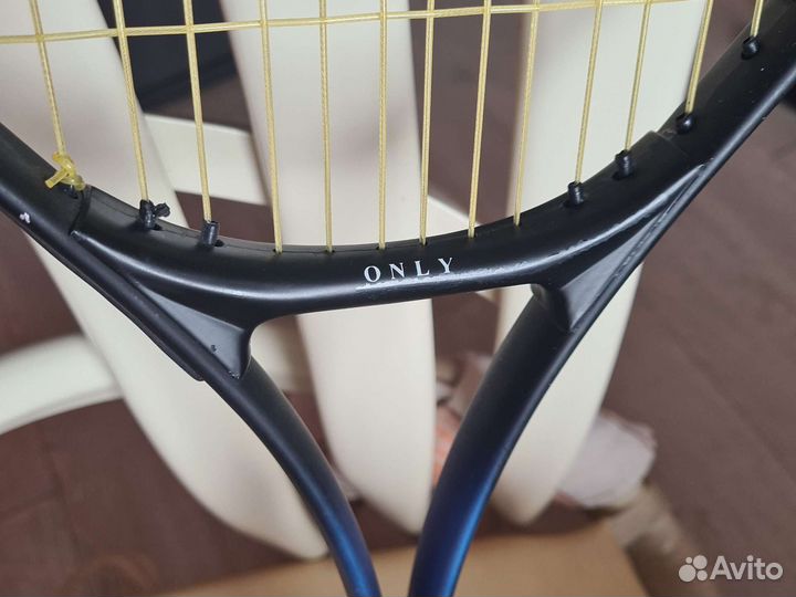 Теннисная ракетка для большого тенниса