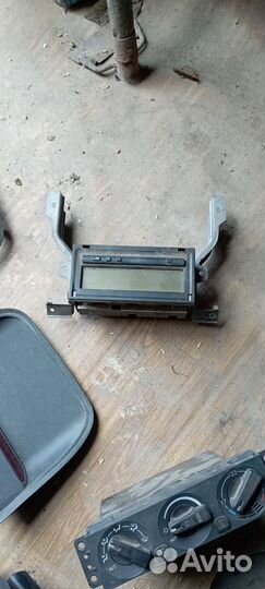 Задний левый фонари на крышку багМитсубиси Каризма