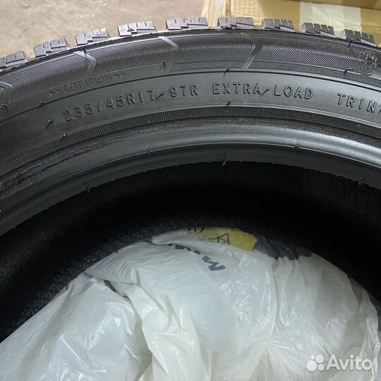 Triangle PL01 235/45 R17