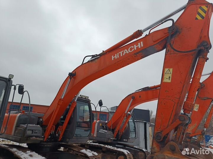 Гусеничный экскаватор Hitachi ZX200LC-3G, 2011