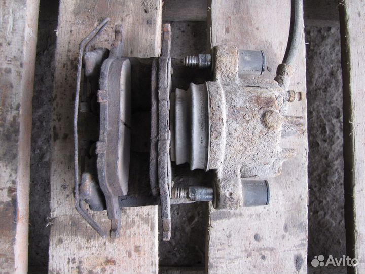 Суппорт пер. левый Ford Focus 1 рест