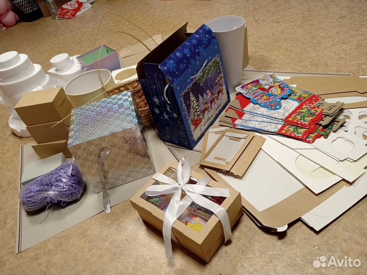 Коробки для подарков и ленты для упаковки