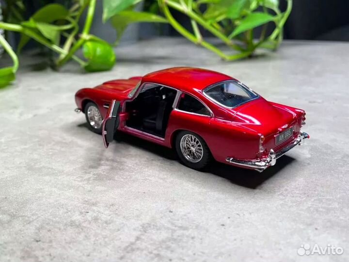 Коллекционная модель Aston Martin DB5