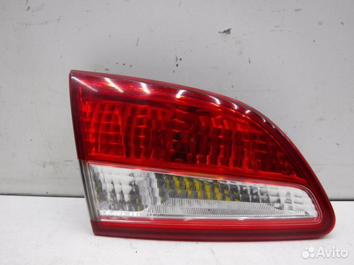 Фонарь задний левый внутренний на Nissan Almera
