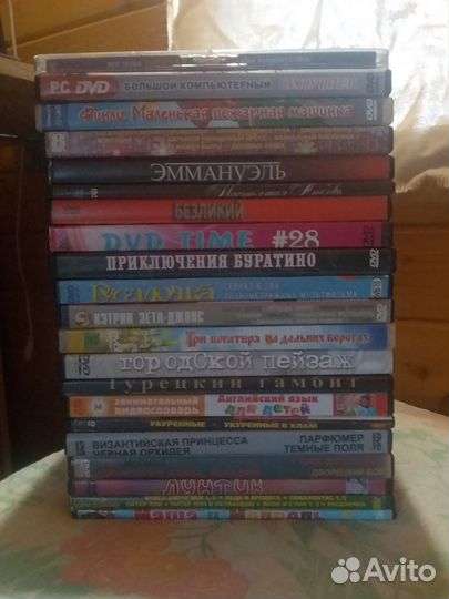 DVD диски с фильмами и мультфильмами
