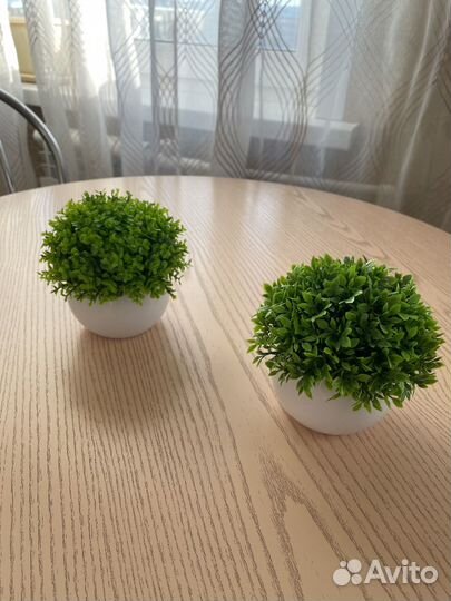 Искусственные кустики с горшками
