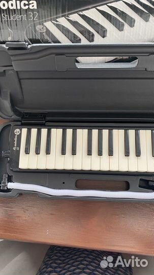 Губная гармошка клавишная Melodica Stundent 32