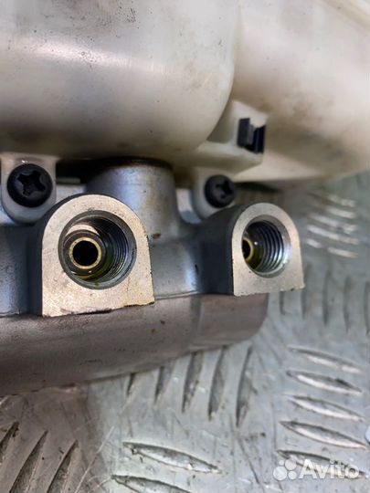 Главный тормозной цилиндр Cadillac Cts 2 седан 3.6