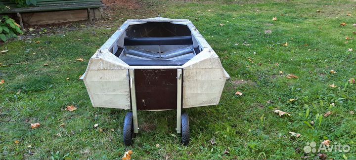 Лодка Романтика