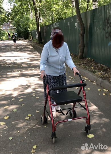 Ходунки-роллаторы для пожилых людей