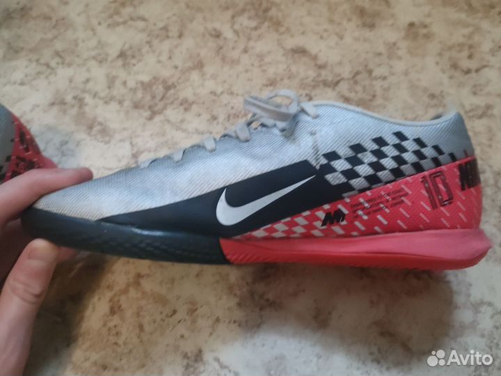 Футбольные бутсы nike mercurial