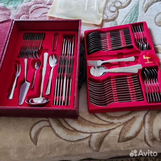 Столовые приборы в чемодане