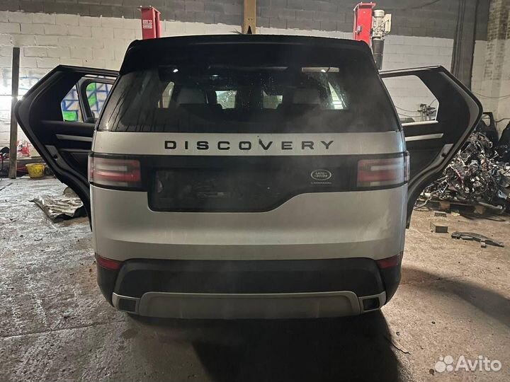 В разборе Land Rover Discovery 5 L462