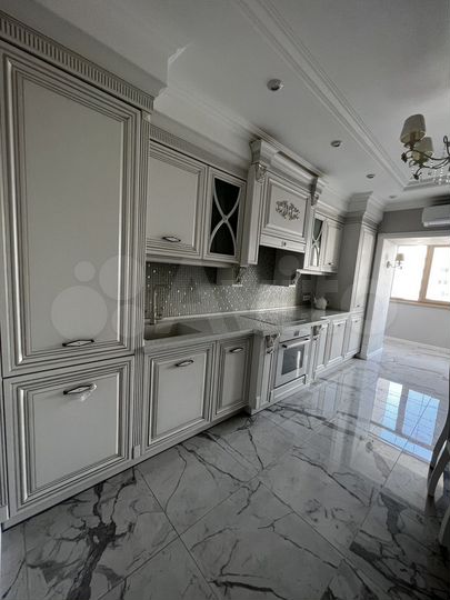 3-к. квартира, 122 м², 12/15 эт.