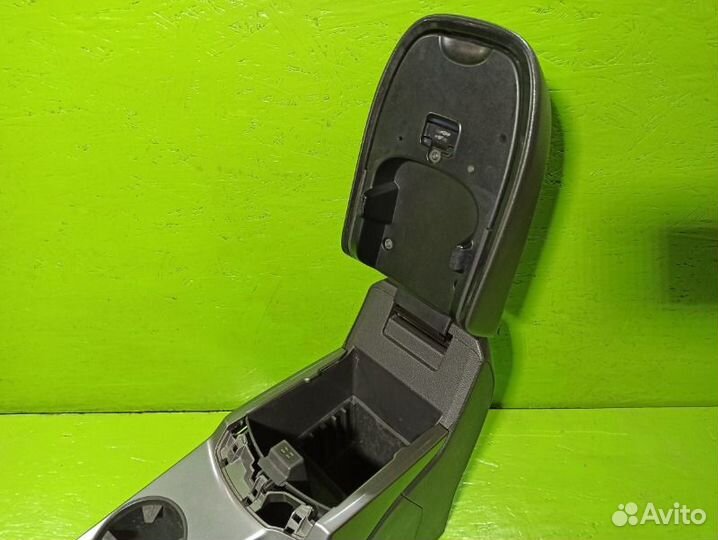 Центральная консоль с подлокотником Ford Kuga 2