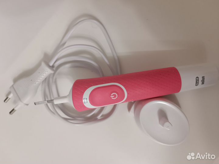 Электрическая зубная щетка oral b