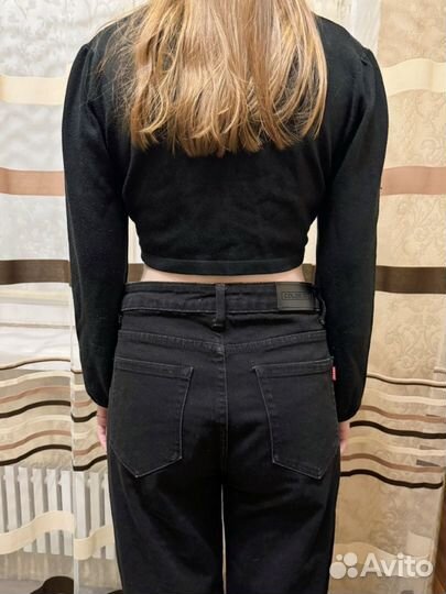 Укороченный топ с длинными рукавами