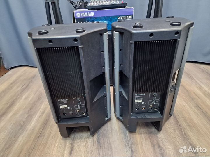 Сабвуфер Yamaha MSR800