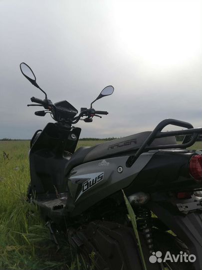 Продаю скутер racer 150