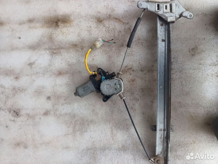 Стеклоподъемник передний правый Suzuki Wagon R