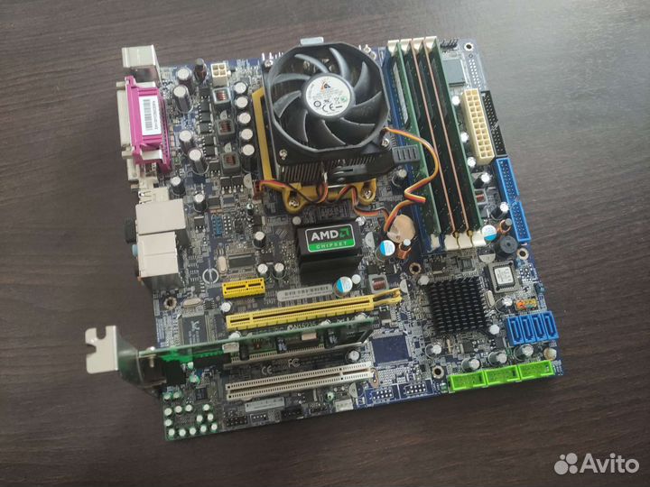 Материнская плата с процессором памятью