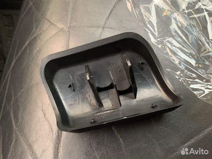 Кpышка омыватeля фаp на Volvо XC 90 до 2006