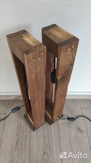 Напольный светильник из дерева