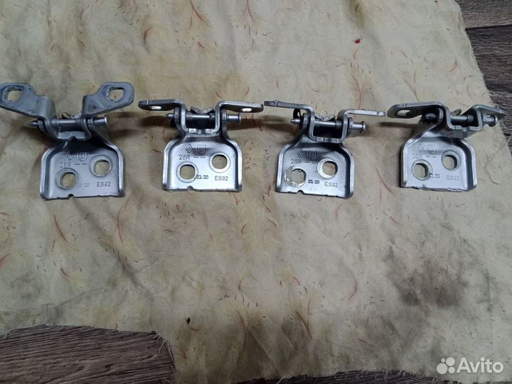 Петля двери duster F4R 2020