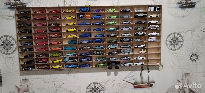 Полка для коллекционирования