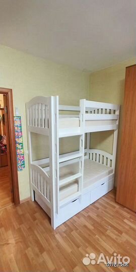 Двухъярусная кровать из массива