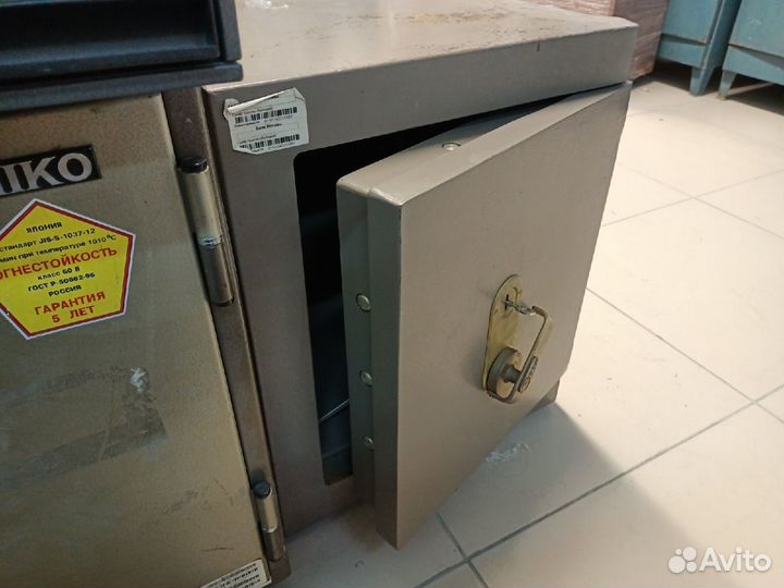 Сейф взломостойкий Б.У. Этот товар в Екатеринбурге