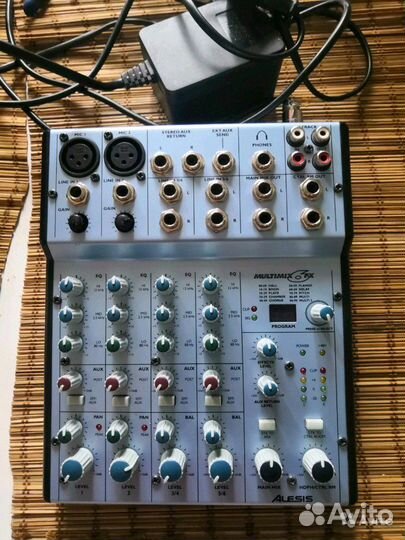 Микшерный пульт Behringer Xenyx 1204 FX
