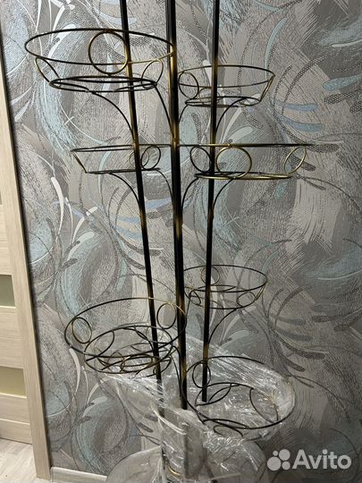 Подставка для цветов металлическая