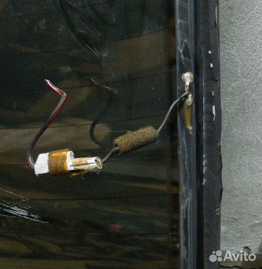 Стекло заднее Mitsubishi Galant 8