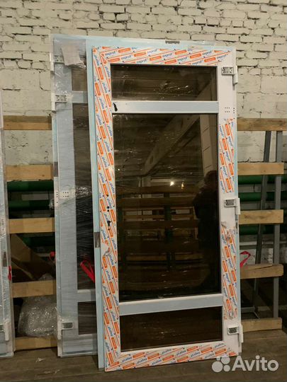 Дверь входная пластиковая